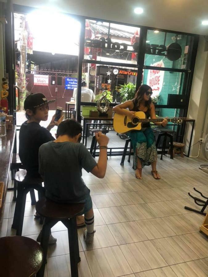 Enjoy House Hostel Chiang Mai Ngoại thất bức ảnh